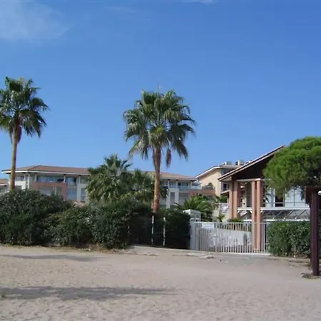 Port Cap Hermes Vue Et Port Pieds Dans L'eau Piscine Pkg Apartment Frejus