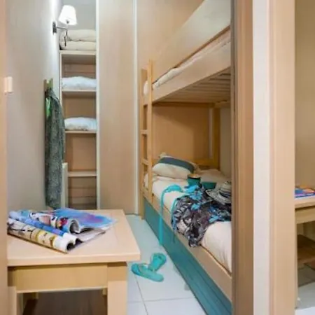 Port Cap Hermes Vue Et Port Pieds Dans L'eau Piscine Pkg Apartment Frejus