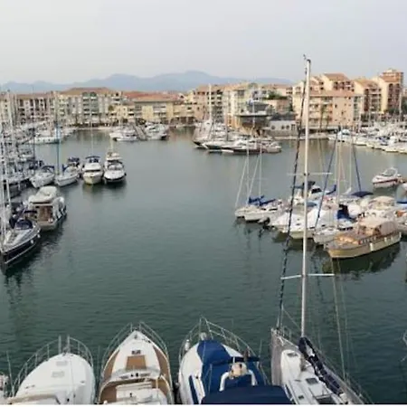 Port Cap Hermes Vue Et Port Pieds Dans L'eau Piscine Pkg Apartment Frejus
