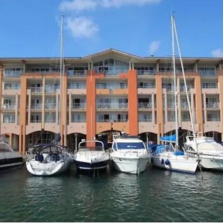 Apartment Port Cap Hermes Vue Et Port Pieds Dans L'eau Piscine Pkg *